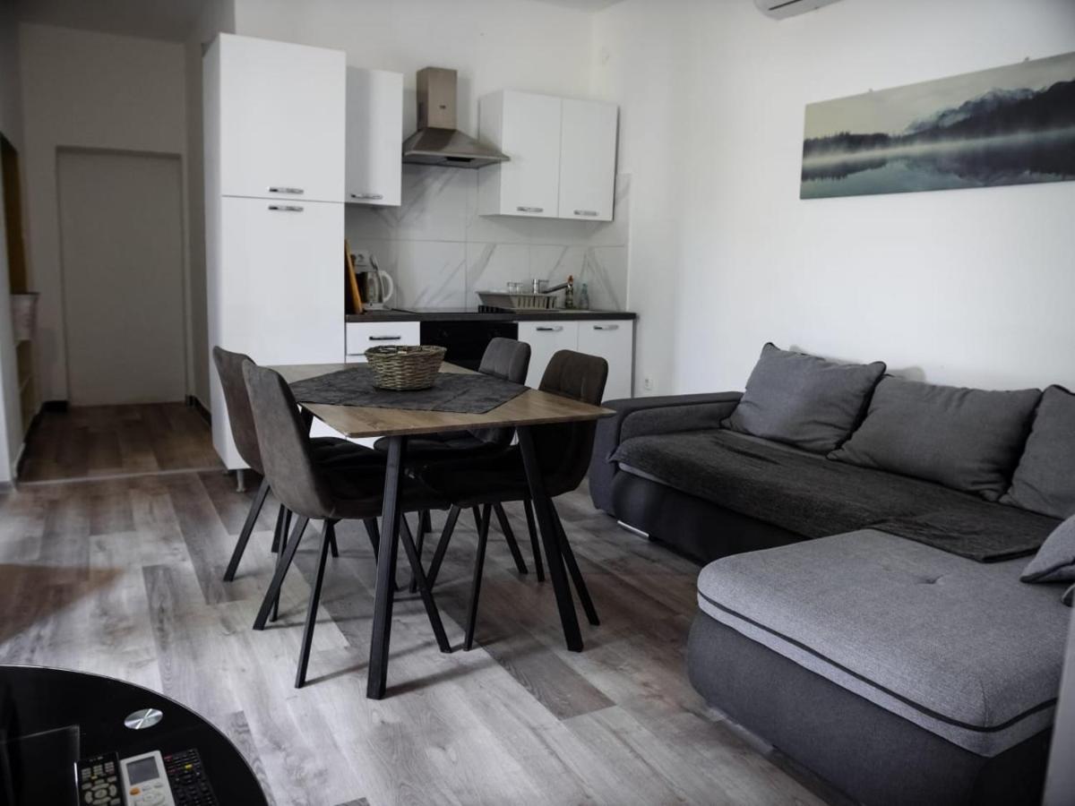 Appartamento Ground Floor With Parking Erny Pola