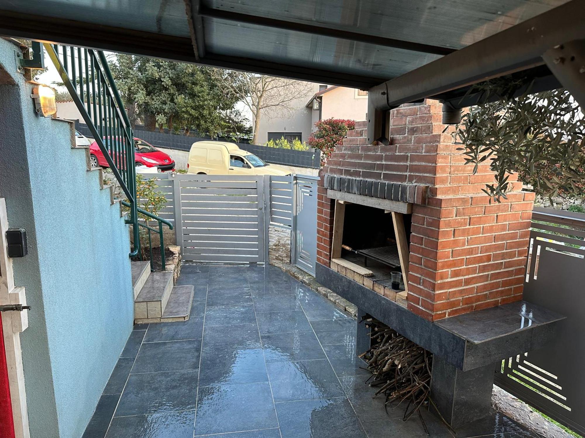 Ground Floor With Parking Erny Appartamento Pola